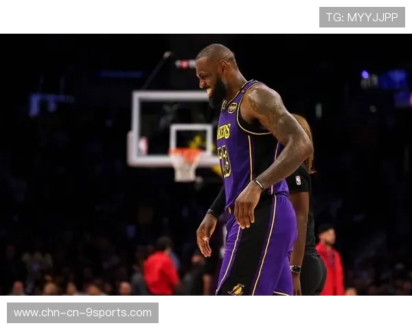 詹姆斯全场砍分疯狂，带队冲击总冠军！